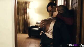 Pervy cliente quere ter sexo con sexy corretor de inmobles Osa Fermoso e, a continuación, el vai mercar a casa