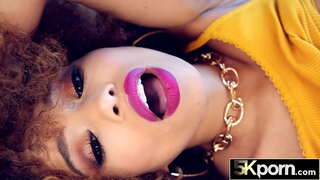 Big Ass Nigra Infaneto Resaltoj sur Koko