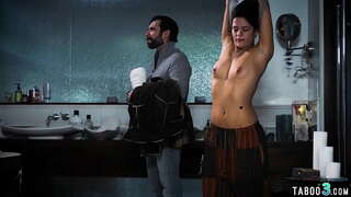 Элизагийн fucked бараг гэхэд perv lendlord солилцох чөлөөт өрөө