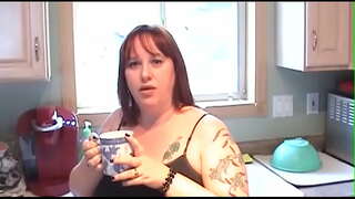 Korak sin lahko &amp; # 039; t priti gor, tako da mama jebe mu prikolico