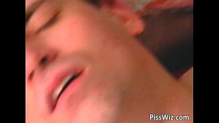 Brandi meilė apskretėlė sucks gaidys ir gauna