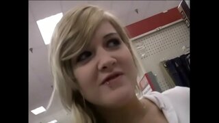 Hot tæve elsker at tager store pik i hendes mund