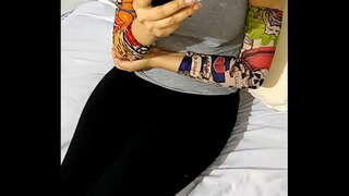 جشن کریسمس. خواهر و برادر, خواهر, خود, دادن, بهترین جوانان, به او